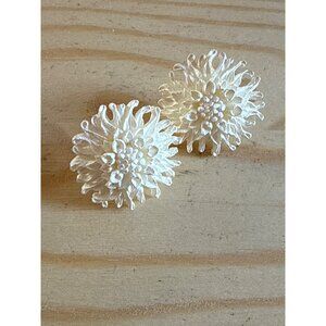 Chrysanthemum-Shaped White Lace Stud Earrings